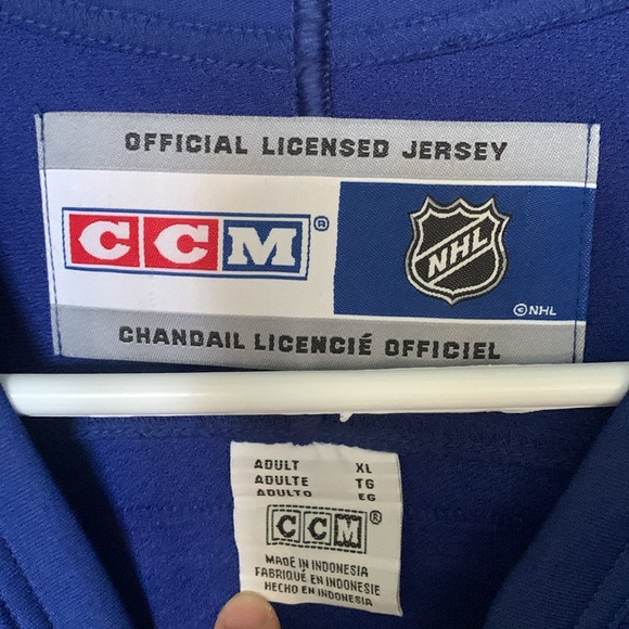 Genuine maple leafs jersey with Wendel Clark signature. Maple Leaf fan - Picture 2 of 4